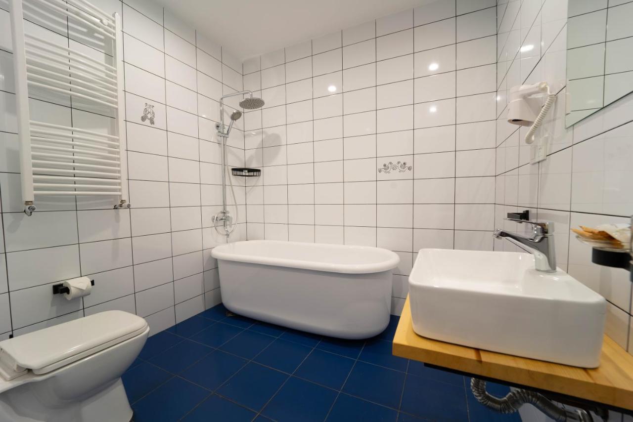 Hotel Lahili Mestia Bagian luar foto