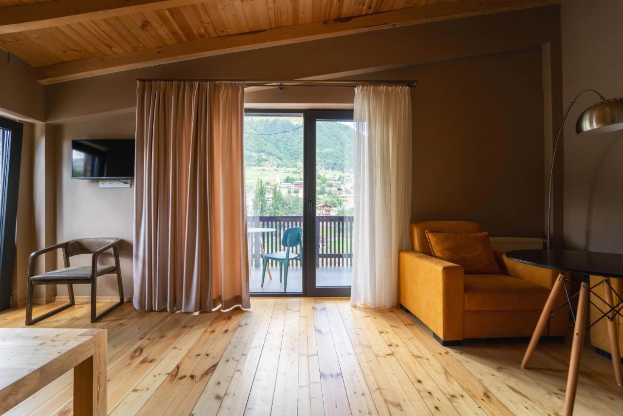 Hotel Lahili Mestia Bagian luar foto