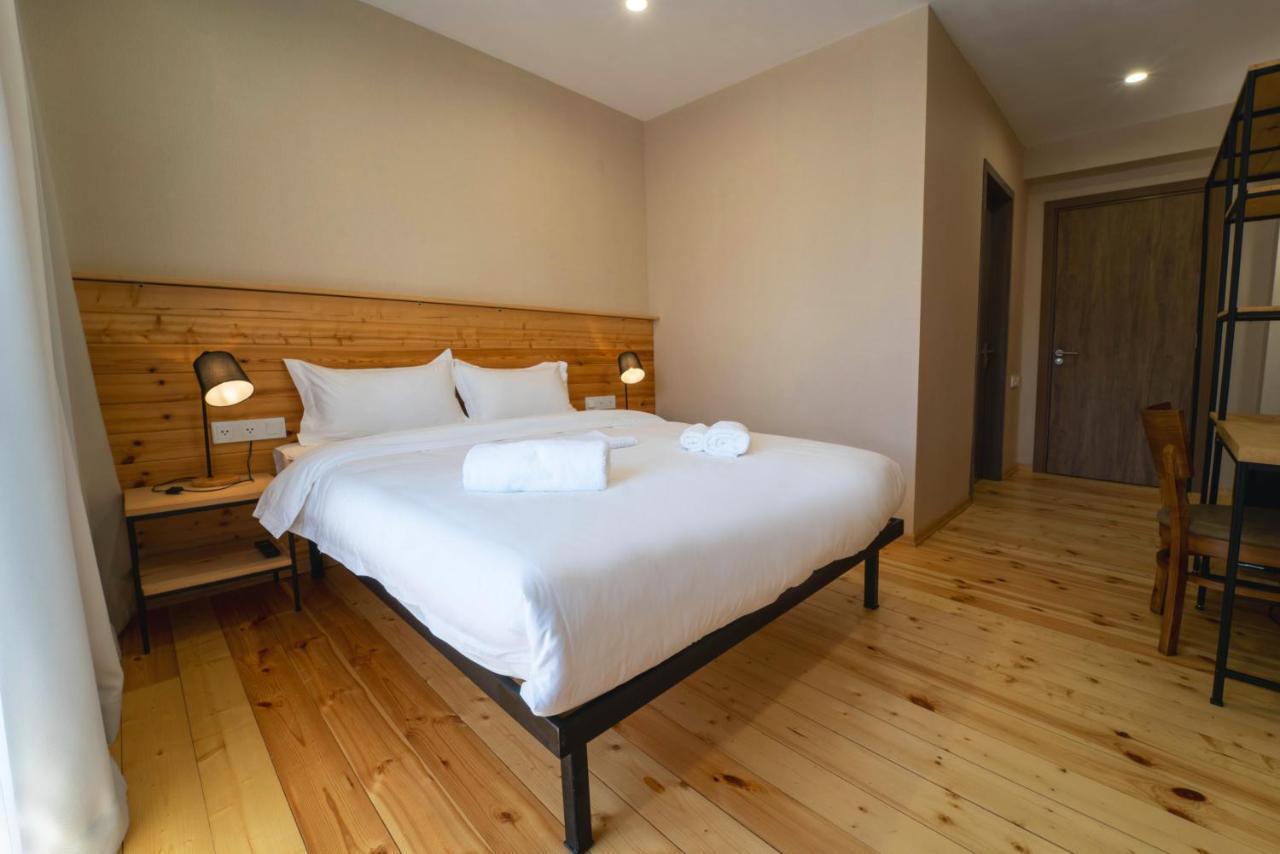 Hotel Lahili Mestia Bagian luar foto